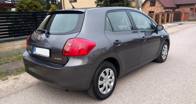 Toyota Auris cena 17800 przebieg: 226000, rok produkcji 2008 z Sochaczew małe 92
